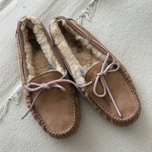 UGG Dakota Women's Chestnut Sheepskin Moccasin Slippers.
